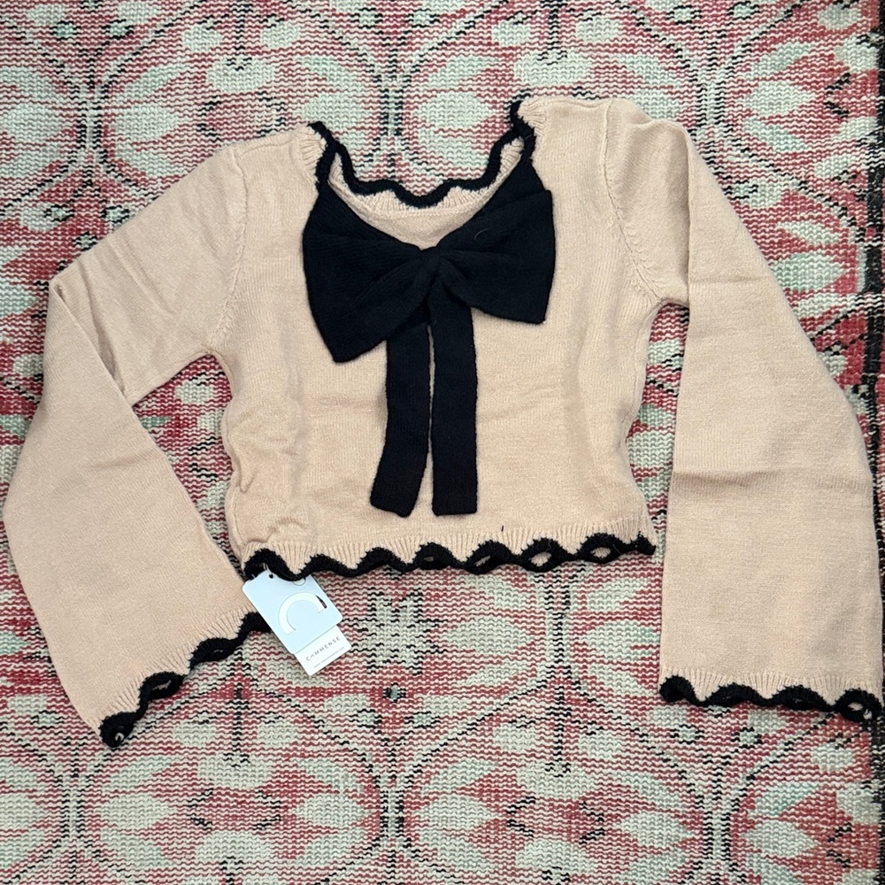 Commense Beige Knit with Black Trim